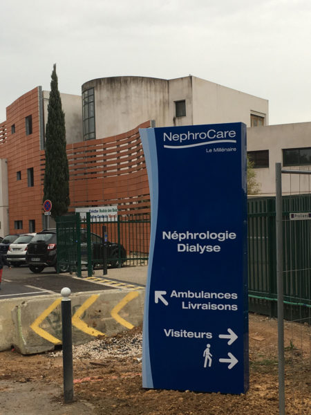 Nephrocare signalétique totem à Montpellier
