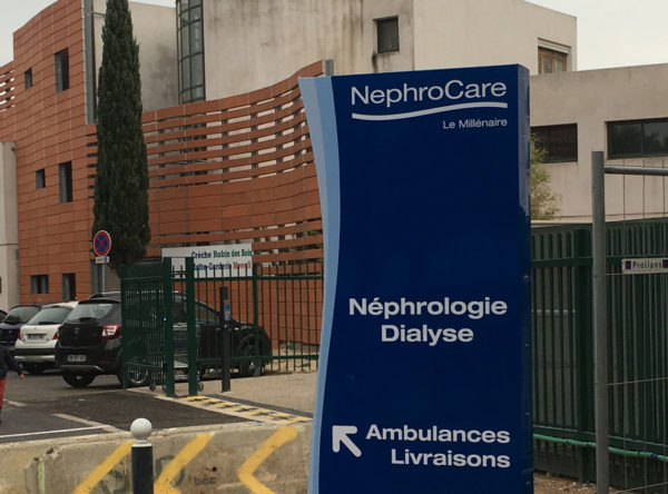 Nephrocare signalétique totem à Montpellier