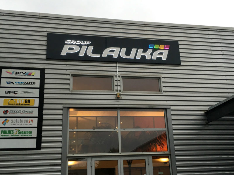 Group Pilauka enseigne lumineuse Montpellier