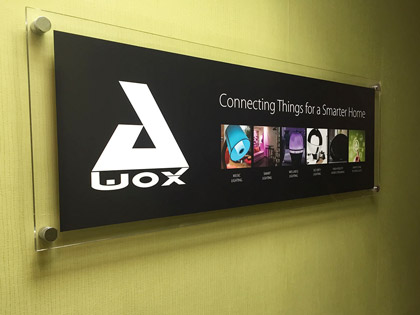 A wox signalétique plaque plexiglass