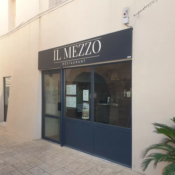 devanture de restaurant en dibond